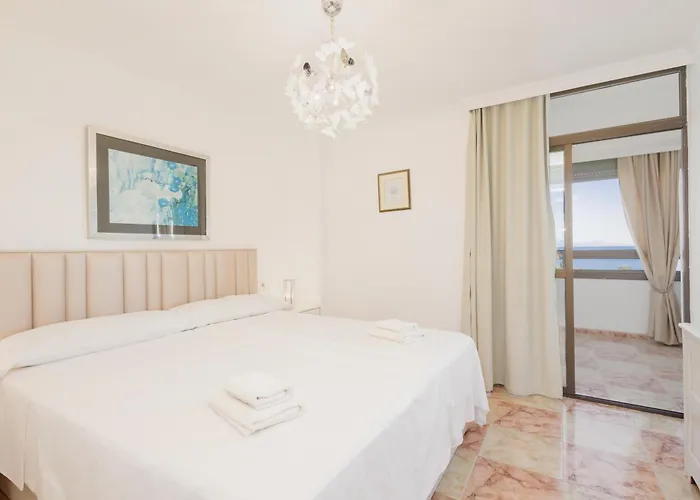 Apartmán Beachfront With Panoramic Sea Views, Private Parking, Swimming Pools And Mini Golf *