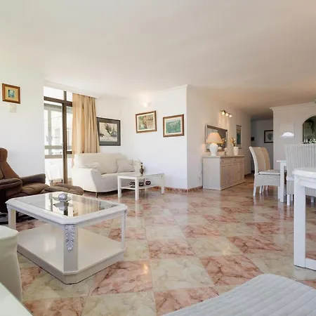 Beachfront With Stunning Views In Апартаменты